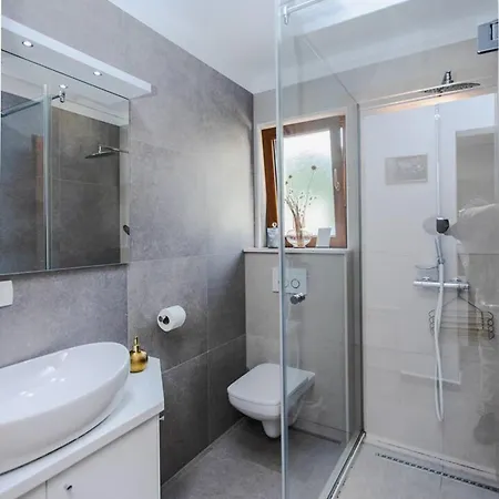 San Antonijo Apartment *