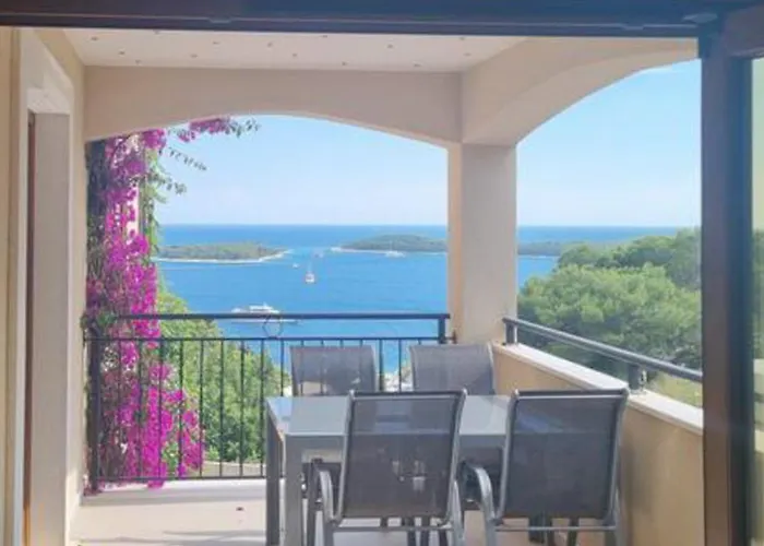 San Antonijo * Hvar Town